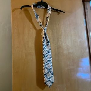 Burberry neck tie